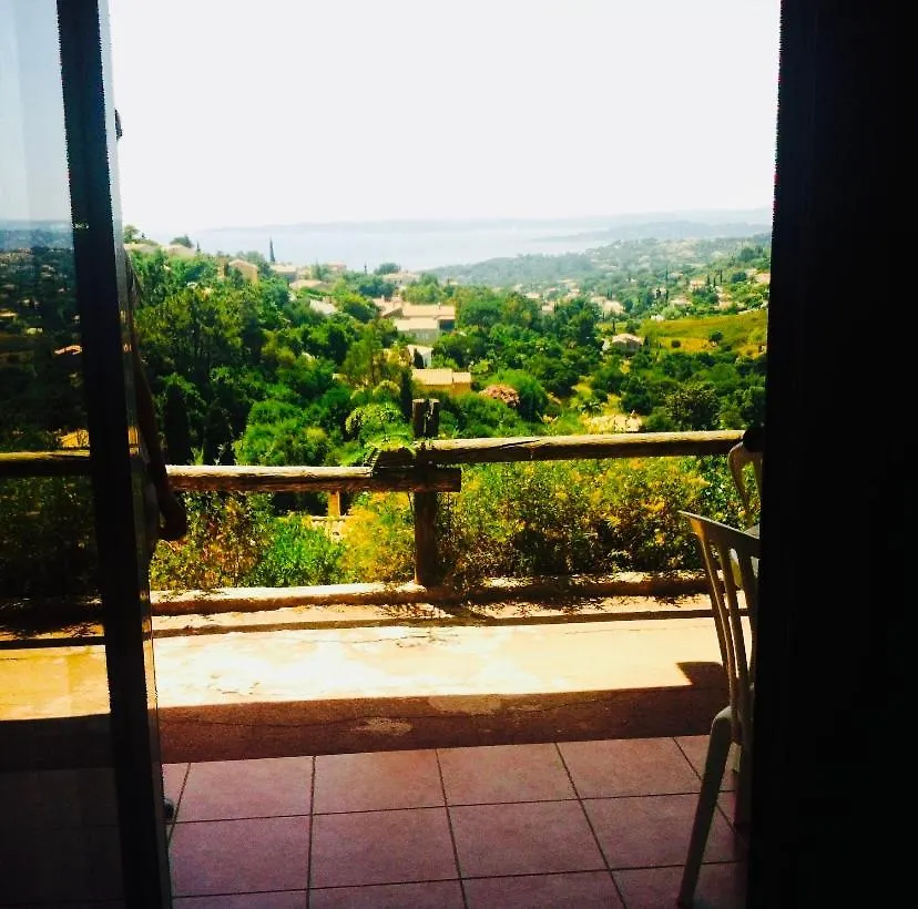 Appartement Vue mer Golf de St Tropez avec piscine 4 personnes Les Issambres
