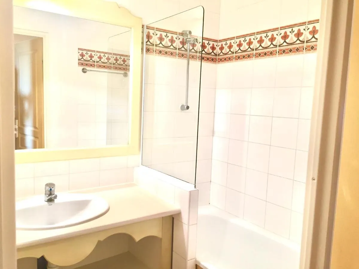 Appartement Vue mer Golf de St Tropez avec piscine 4 personnes Les Issambres France