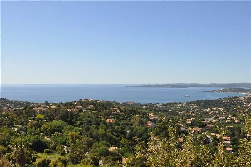 Appartement Vue mer Golf de St Tropez avec piscine 4 personnes Les Issambres
